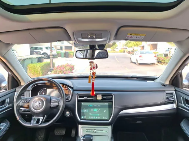 Car image 16