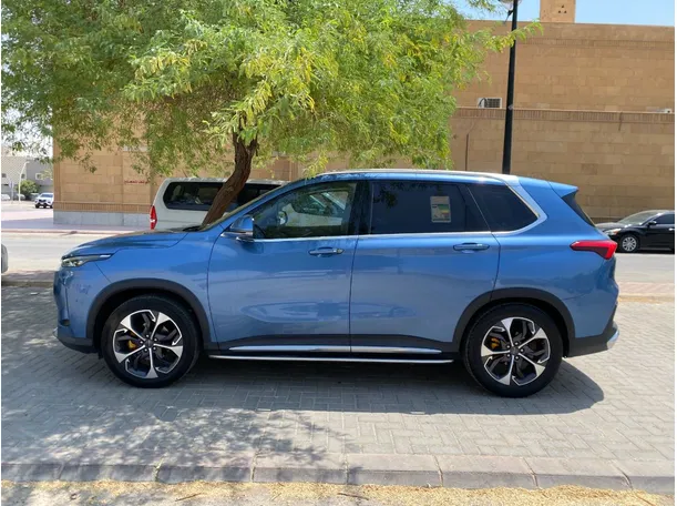 Car image 9