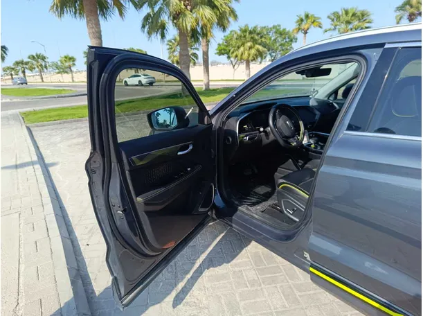 Car image 13