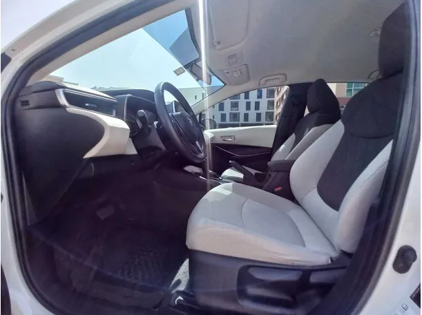 Car image 12