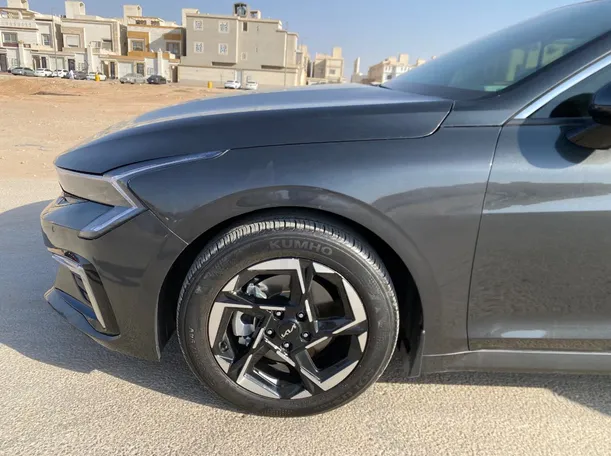 Car image 9