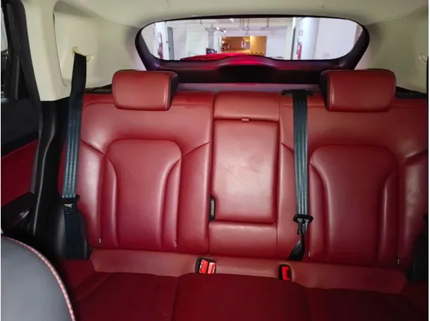 Car image 17