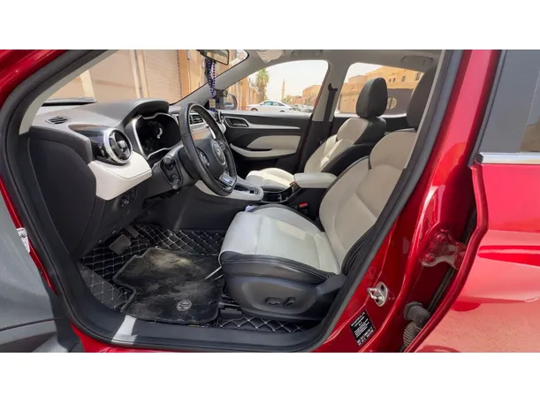 Car image 10