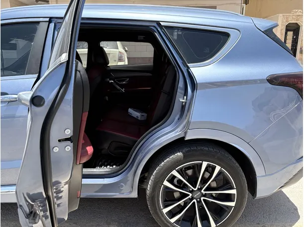 Car image 15