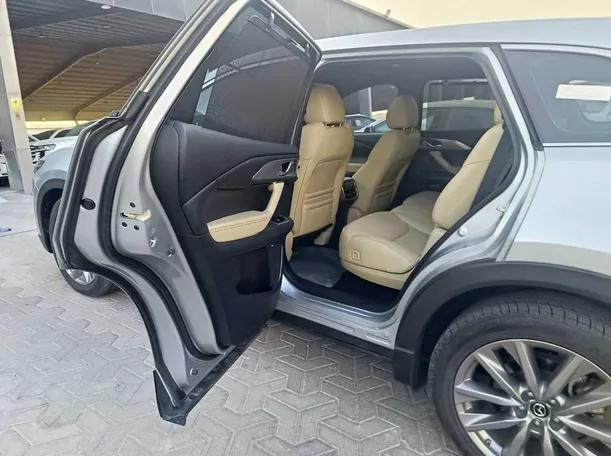 Car image 14