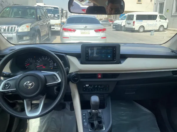 Car image 18