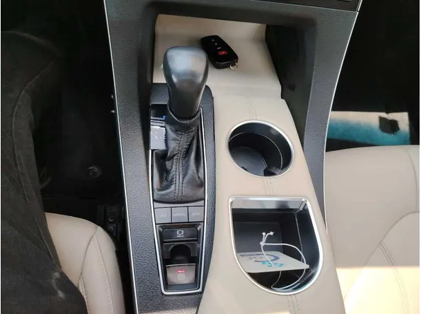 Car image 23