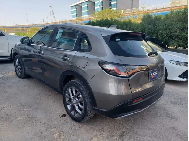 Car image 7