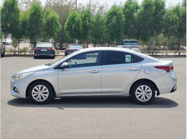 Car image 8