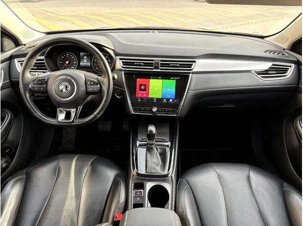 Car image 19