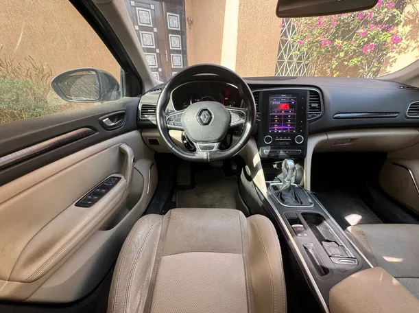 Car image 16