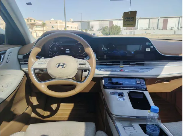 Car image 18
