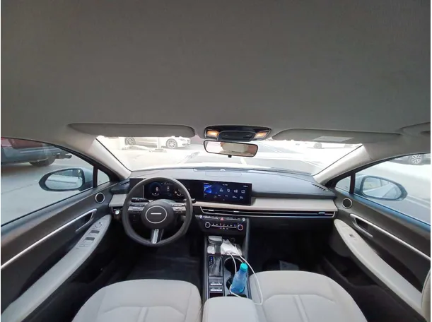 Car image 13