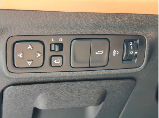 Car image 32