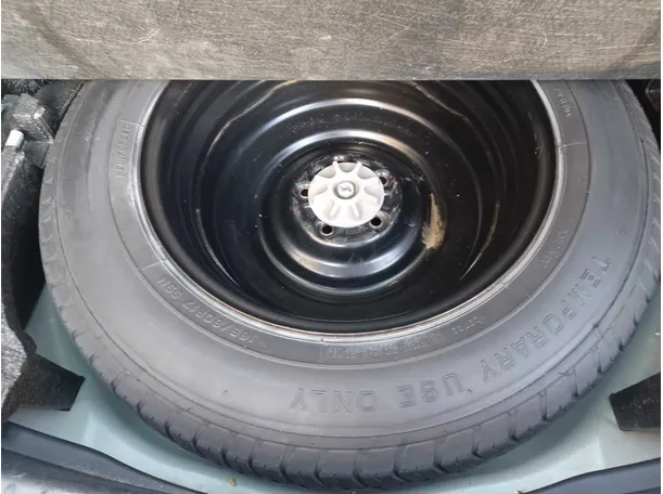 Car image 24