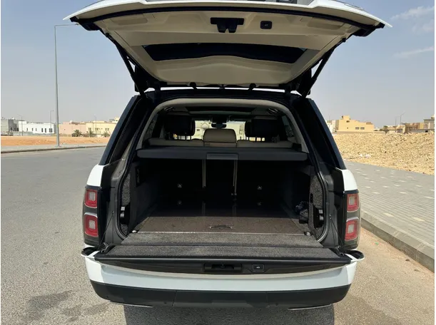 Car image 25