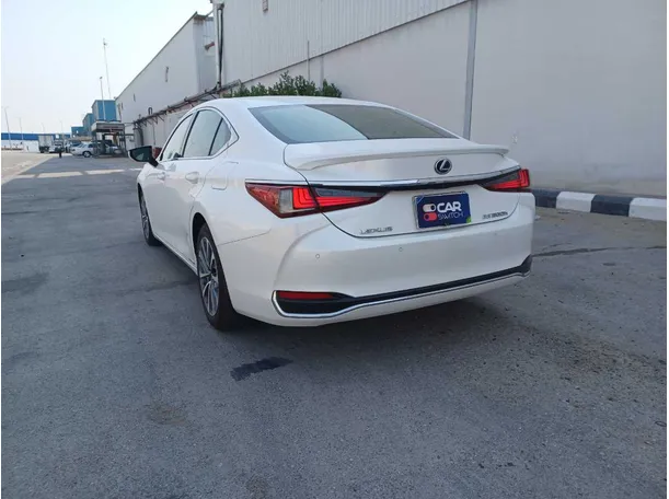 Car image 7
