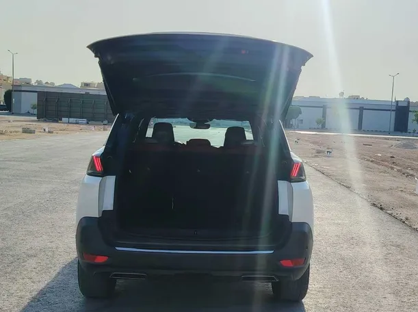 Car image 26