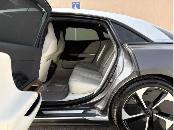 Car image 13