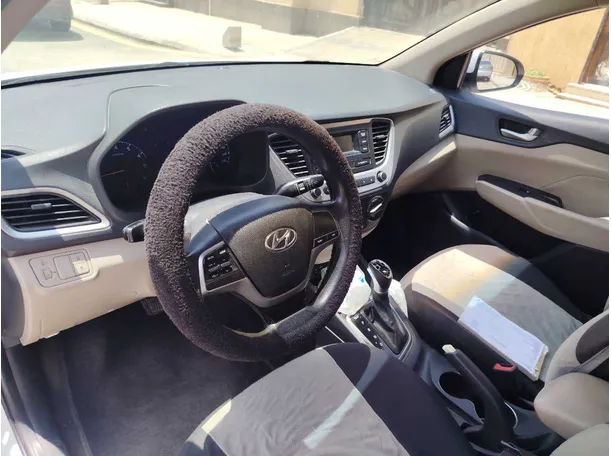 Car image 12