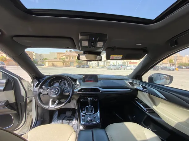 Car image 15