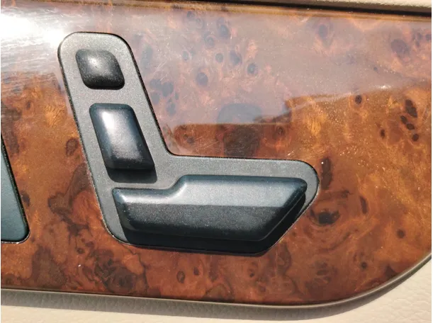 Car image 32