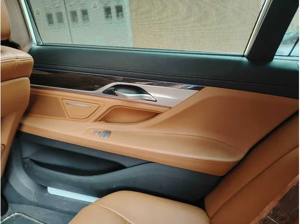 Car image 40
