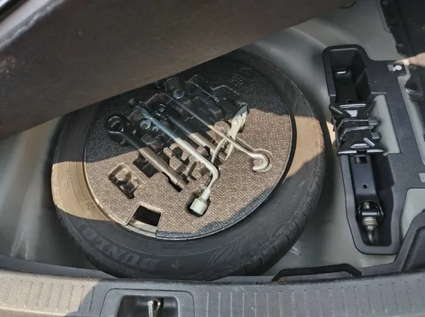 Car image 43