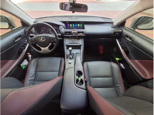 Car image 18