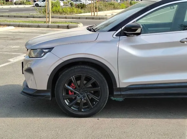 Car image 9