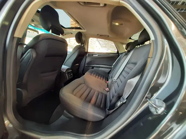 Car image 13