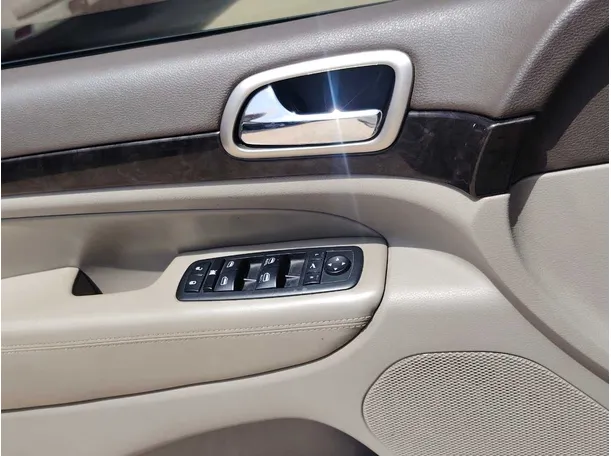 Car image 25