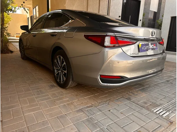 Car image 7