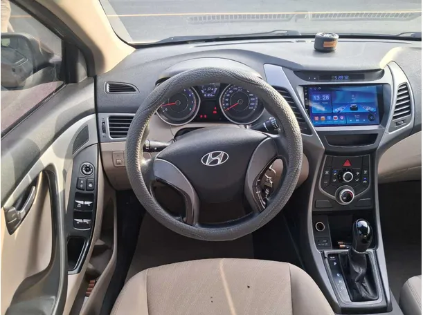 Car image 14