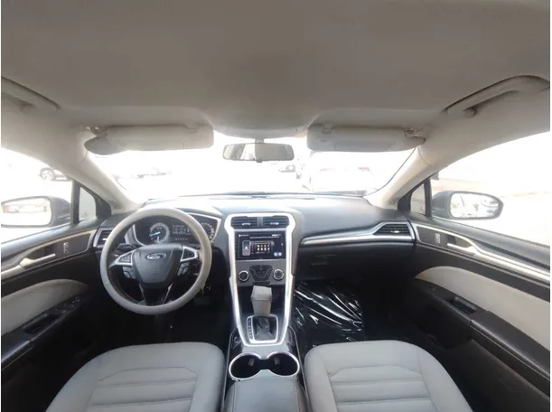 Car image 18