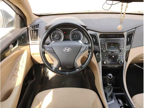 Car image 25