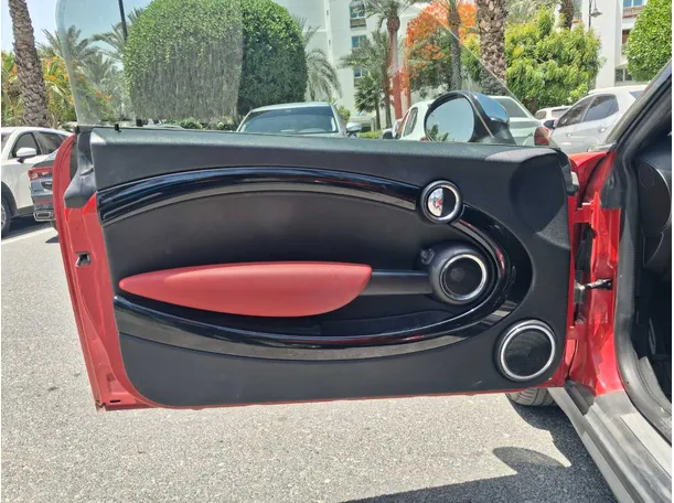 Car image 10