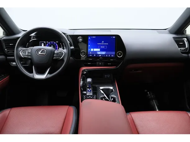 Car image 14