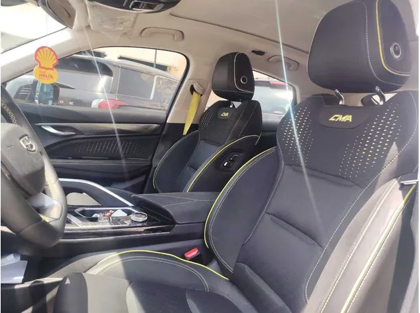 Car image 13