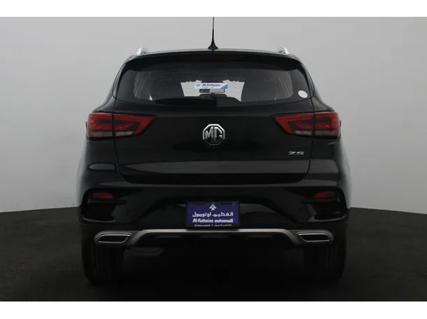 Car image 12