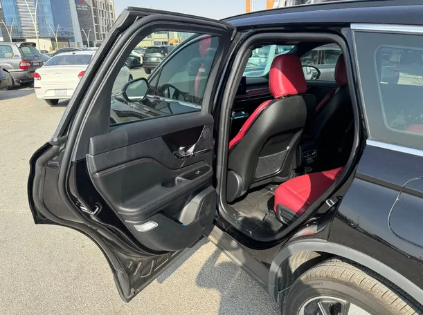 Car image 14