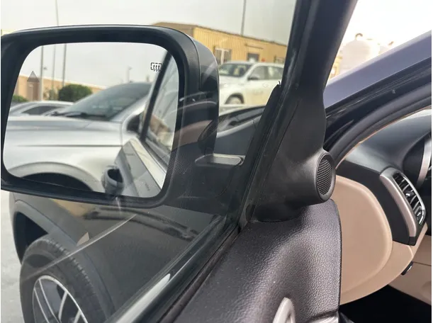 Car image 29