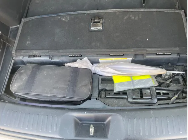 Car image 24