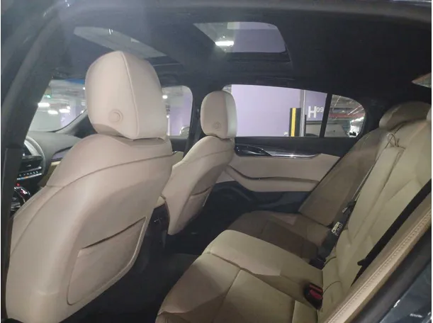 Car image 17