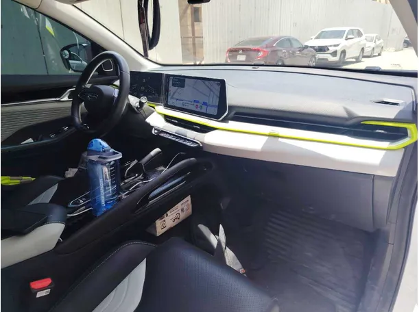 Car image 14