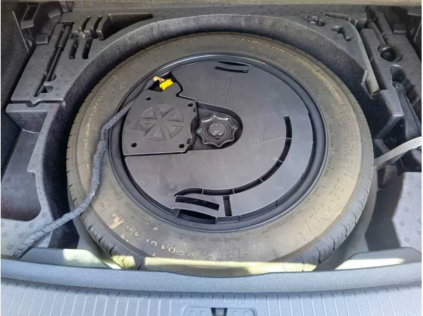 Car image 32