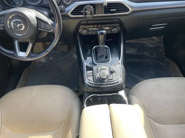Car image 19