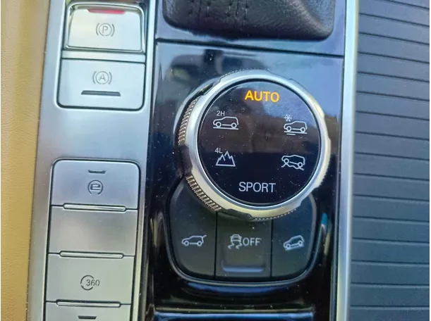 Car image 25