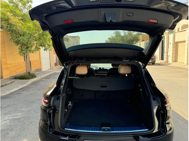 Car image 25