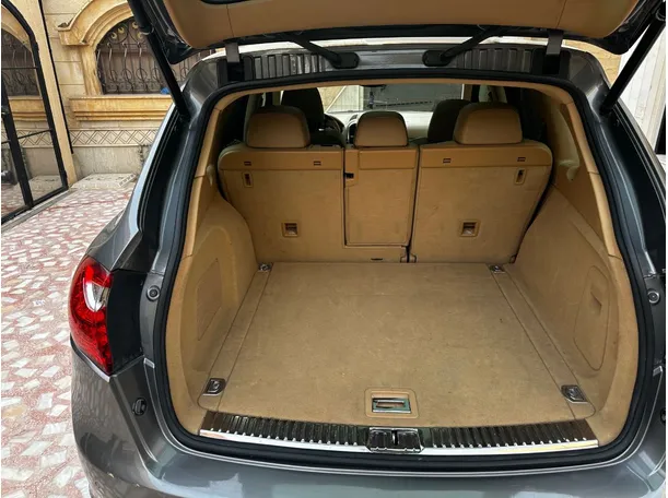 Car image 24